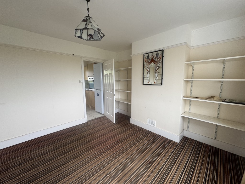 Lot: 119 - DETACHED HOUSE FOR IMPROVEMENT - Dining room
